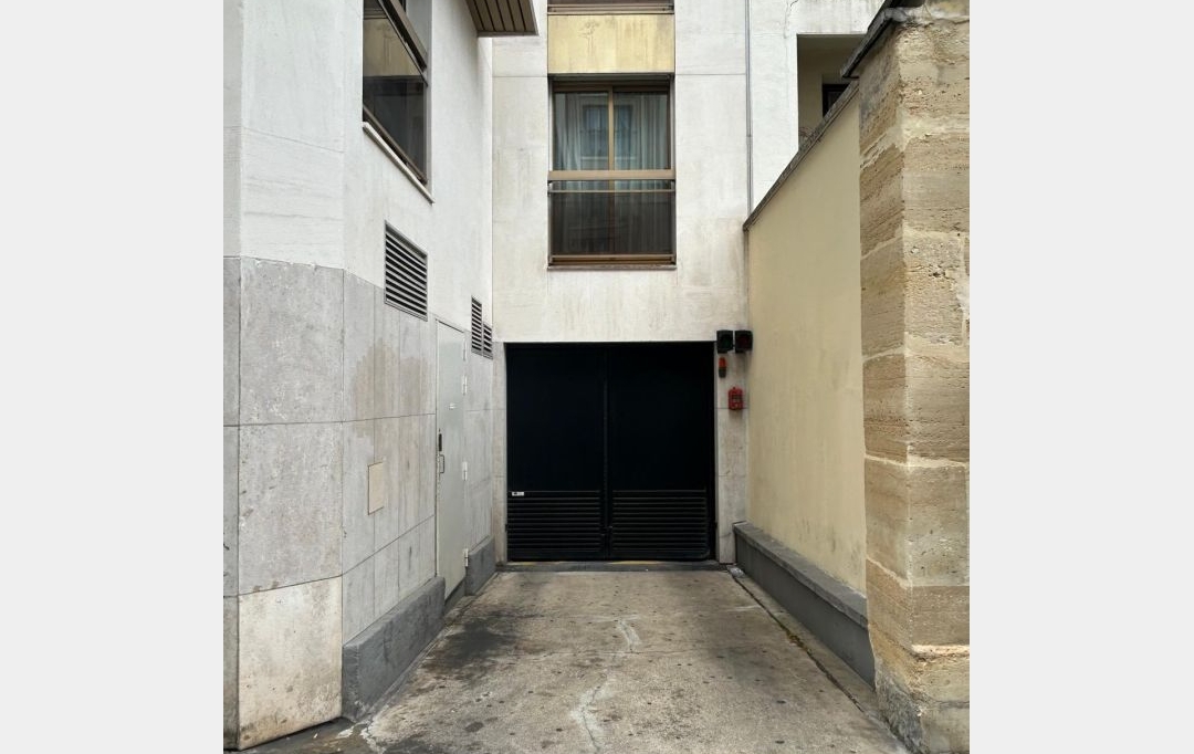Annonces ALFORTVILLE : Garage / Parking | PARIS (75015) | 12 m2 | 120 &euro; 