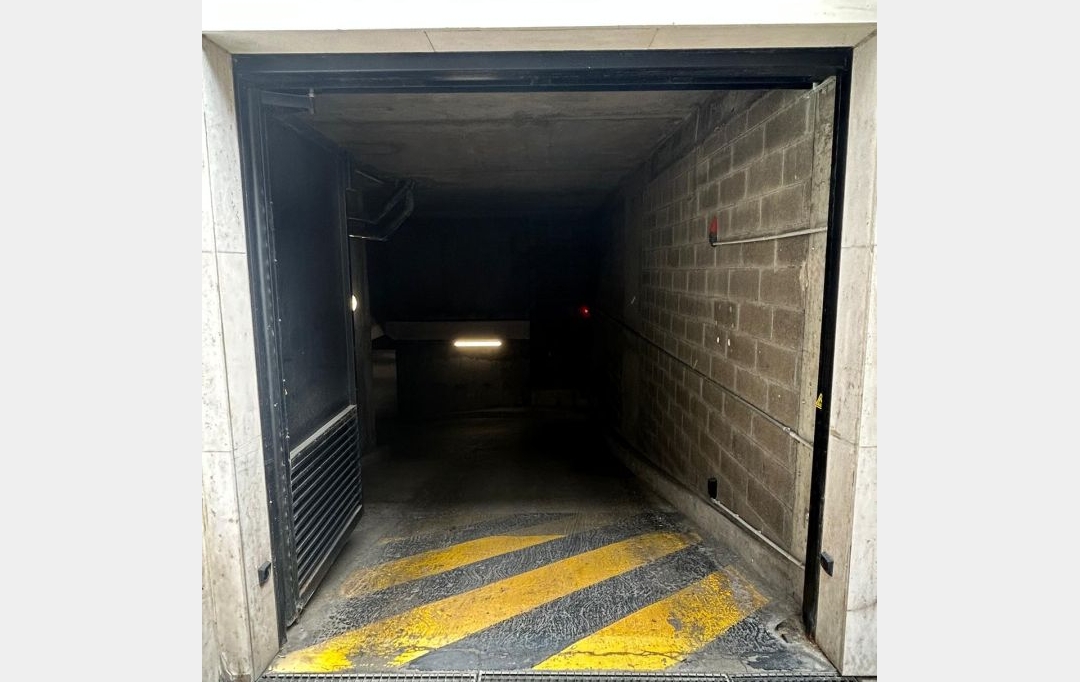 Annonces ALFORTVILLE : Garage / Parking | PARIS (75015) | 12 m2 | 120 &euro; 