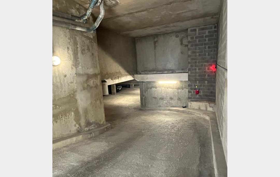 Annonces ALFORTVILLE : Garage / Parking | PARIS (75015) | 12 m2 | 120 &euro; 