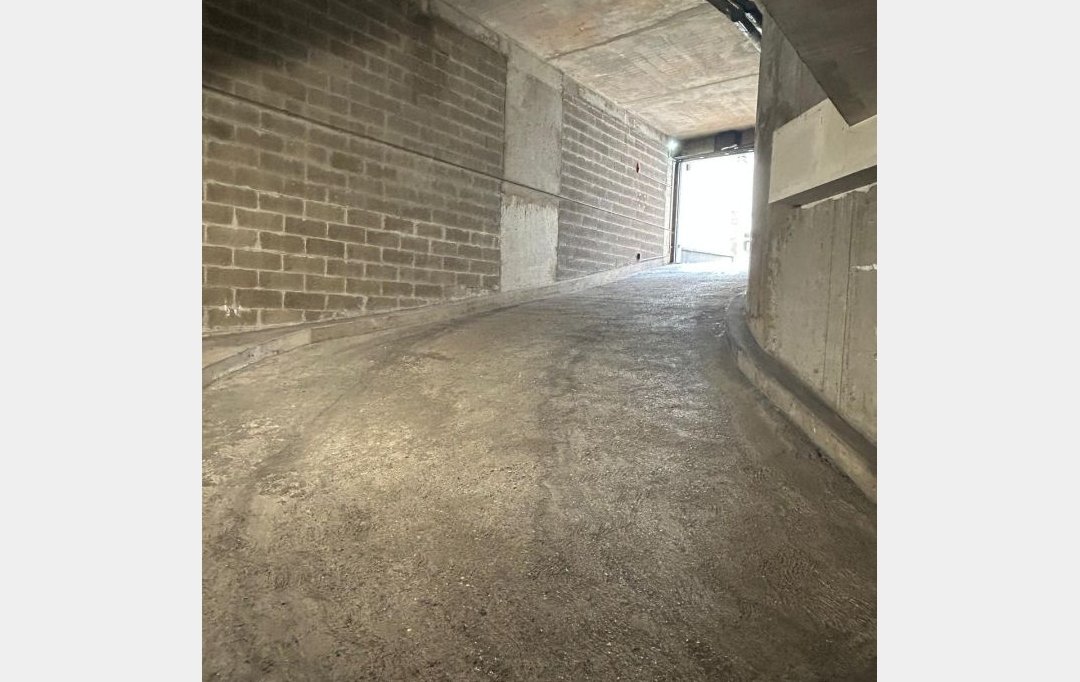 Annonces ALFORTVILLE : Garage / Parking | PARIS (75015) | 12 m2 | 120 &euro; 
